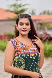 2024 verano nueva moda niñas largo de talla grande cuello en V Georgette Bandhani estampado boda playa Formal hasta el suelo ropa tejida - Product Image 5