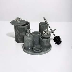 Juego de Baño Minimalista de Cinco Piezas de Resina, Fácil de Limpiar - Product Image 1