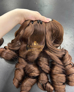 Pelo rizado a granel con textura elástica y volumen natural - Product Image 2