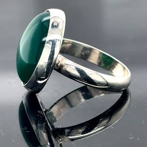 แหวนเงินสเตอร์ลิงทรงกลมกว้าง18มม. 925สีเขียวมรกตตั้งมาตรฐาน igci สำหรับงานแต่งงาน - Product Image 4