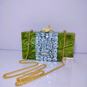 Dernière pochette en résine Sac à main à la mode Sac à bandoulière Cadeau de faveur de mariage pour elle - Product Image 1