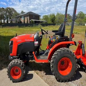 Achetez le mini tracteur de jardin Kubota B2601 4x4 pour un travail efficace de pelouse et des projets agricoles, équipement parfait conçu pour la performance - Product Image 1