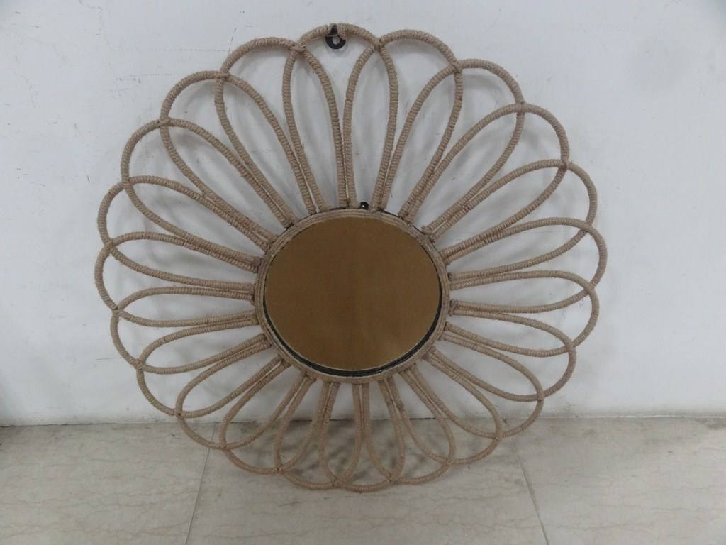 กระจกติดผนัง