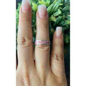 Bague en argent sterling incrustée de corail rose taille 12.25 - Bijou avec pierre précieuse taille poire - Product Image 2