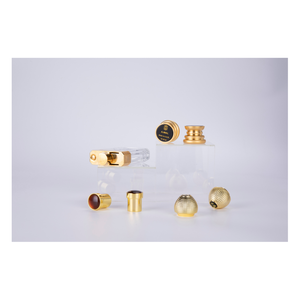 Flacons de parfum givrés en alliage de zinc avec pulvérisateur et capuchon noir personnalisables pour marque sur mesure - Product Image 4