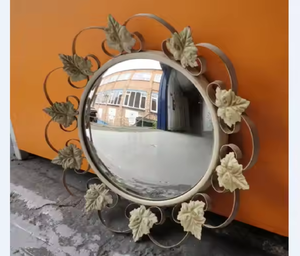 Espejo Redondo de Metal Moderno de Mediados de Siglo con Hojas Doradas, Espejo de Pared Ornamentado Francés - Product Image 1