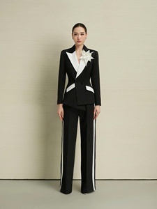 Ensemble de costume de smoking noir et blanc élégant pour femmes, blazer et pantalon sur mesure, tenue de bureau formelle, fabricant OEM/ODM au Vietnam - Product Image 6