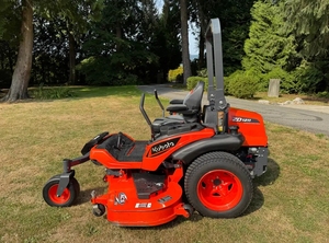 Tondeuse autoportée professionnelle Kubota ZD1211 diesel de qualité supérieure, prête à l'emploi pour l'entretien des pelouses commerciales - Product Image 6