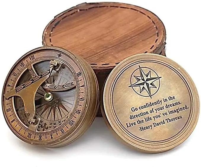 Langlebiger hochwertiger nautischer Kompass mit Gravur-Stil in Vintage-Look Messing Verwendung für Outdoor Wandern oder Navigationswerkzeug Kompass