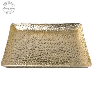 Plateau rectangulaire en métal martelé doré Design élégant pour le rangement de la décoration de service Parfait pour les événements, les repas ou les cadeaux - Product Image 1