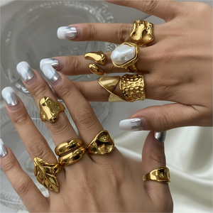 MW Anelli Spessi Irregolari con Grande Perla Barocca Testurizzata in Acciaio Inox Placcato Oro 18K Gioielli per Donna - Product Image 2