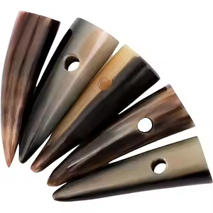 Bouton à bascule en corne naturelle, moderne, écologique, imperméable, fait à la main, beau et sûr, pour manteau par Saniya Handicraft - Product Image 1