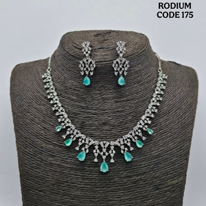 Collar de diamantes americanos de alta calidad con pendientes Joyería elegante y duradera para mujeres Todas las ocasiones Desgaste - Product Image 4