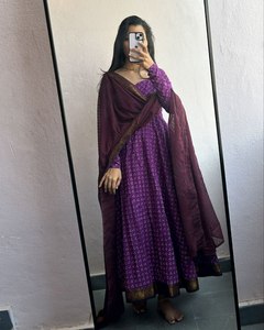 All Over Digital Printed Trendy Fashion para mujer algodón largo Anarkali bordado Kurti a un precio asequible - Product Image 3