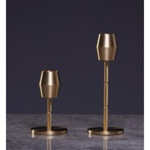 Candelabro Piramidal Moderno de Latón Macizo, Portavelas Geométrico para Decoración del Hogar, Centro de Mesa de Metal Único - Product Image 3