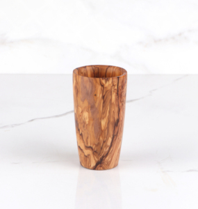 Taza de Madera de Olivo ArtisRaw - Diseño Vintage Tallado, Estilo Mediterráneo, Arte y Coleccionable - Product Image 1