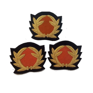 Insignias de bordado de diseño de logotipo de moda de alta calidad, insignias de bordado hechas a mano de alta calidad personalizadas - Product Image 1