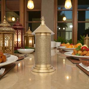 Elegante Lámpara de Ramadán de Metal con Intrincados Recortes, Brillo Cálido Ambiental, Decoración Festiva para el Hogar, Adorno de Mesa o Regalo Colgante - Product Image 4
