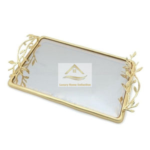 Plateau en métal enduit de poudre blanche avec grande pièce maîtresse rectangulaire plaquée or Plateau décoratif pour la maison et la cuisine - Product Image 2