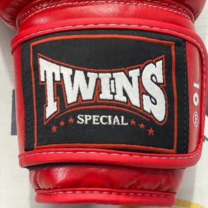 Gants de boxe Muay Thai rouges personnalisés en gros pour la vente, avec logo personnalisé, pour le sparring, le punching, les arts martiaux et le MMA - Product Image 6