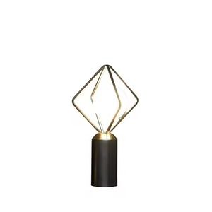 Lámpara de mesa de metal de lujo para sala de estudio y decoración de dormitorio, iluminación moderna y elegante para el espacio de trabajo - Product Image 2