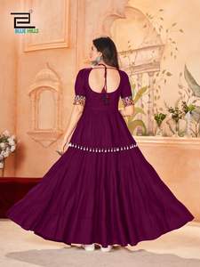 Magnifique aspect haut sur demande Belle rayonne lourde avec Gamthi travail Kurti et jupe exportateur mondial à vendre - Product Image 4