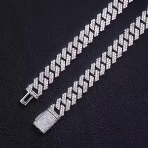 Bracelet de mode élégant en diamant, best-seller, accessoire de bijouterie à haute brillance pour les fêtes ou les événements formels, disponible à la vente - Product Image 5