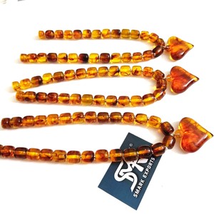 Collier de perles en résine d'ambre avec pendentif en forme de cœur Bijoux élégants pour femmes Idéal pour tous les jours et les fêtes - Product Image 4