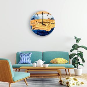 Horloge murale en bois et résine époxy faite à la main, design unique de vague marine, grain de bois naturel, calendrier en quartz, décoration intérieure en bois - Product Image 1