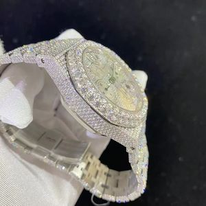 Montre-bracelet mécanique en acier inoxydable de haute qualité pour hommes VVS Moissanite cloutée Style de luxe disponible à un prix abordable - Product Image 3