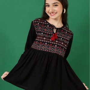 Top estampado para niñas Mujeres Ropa informal Patrón floral Estilo Botón frontal Abajo Blusa de diseñador con media manga - Product Image 3