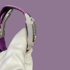 นาฬิกาข้อมือผู้ชายคุณภาพดีเยี่ยม สไตล์ฮิปฮอป ประดับเพชรแท้ VVS ความใสระดับพรีเมียม หน้าปัดสีม่วง สายสแตนเลสสตีล ระบบ Miyota - Product Image 6