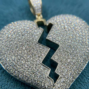 Collier Pendentif Cœur Géométrique en Zircon Plaqué Rhodium et Or, Design Central Fendu, Cadeau Tendance - Product Image 2
