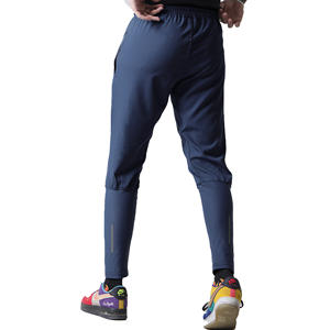 กางเกงผู้ชายขาไฮบริดมีกระเป๋ามีซิปสีเทาใส่สบายสำหรับการฝึกซ้อมในยิม - Product Image 4