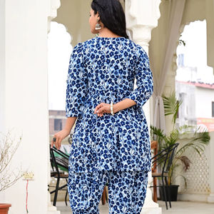 Salwar Kameez en coton imprimé floral bleu pour femmes, tenue ethnique décontractée pour les fêtes, les mariages, l'été, col en V, manches trois quarts, pantalon Patiala - Product Image 1