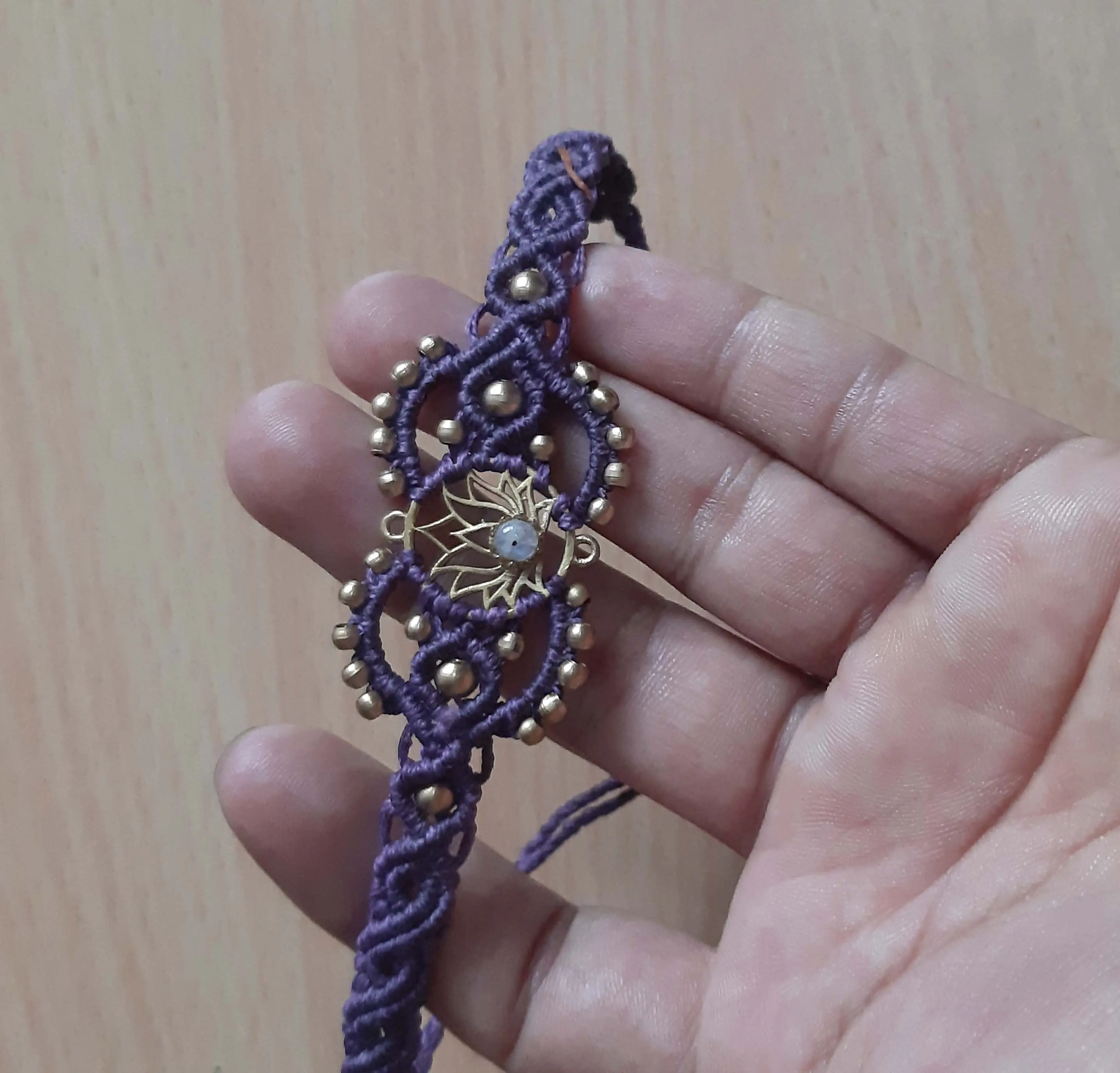 Inidainเทศกาลสร้อยข้อมือเครื่องประดับมูนสโตนลูกปัดขนาดเล็กสร้อยข้อมือMacrameทองเหลืองโลตัสค้นหาสร้อยข้อมือMacrame Boheเชือกเครื่องประดับ