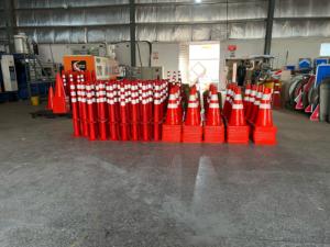 Conos de estacionamiento DE CARRETERA DE SEGURIDAD DE PVC personalizados al por mayor con tiras reflectantes cono de tráfico mejorado para seguridad vial y vial - Product Image 4