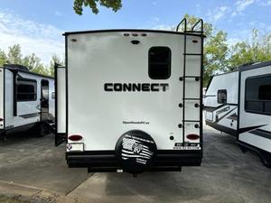 Remolque de viaje KZ Connect de 32 pies, remolque de viaje de lujo RV a la venta. Capacidad para 5 personas, deslizables dobles, cama King, chimenea, cocina al aire libre - Product Image 5