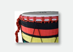 Djembé traditionnel en bois décoré de cordes en tissu multicolores SOLOBEAT, nouveau modèle, percussion musicale africaine - Product Image 6