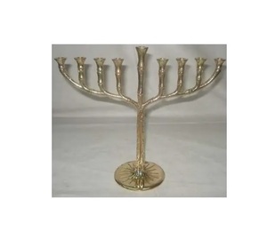 Bougeoir élégant en métal Menorah à 7 branches Forme personnalisée Haut de gamme incassable pour un usage domestique Autres bougeoirs - Product Image 1
