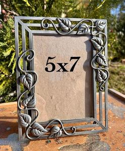 Cadre photo carré vintage écologique et léger avec design de vigne en fer gaufré de couleur et de taille personnalisable - Product Image 2