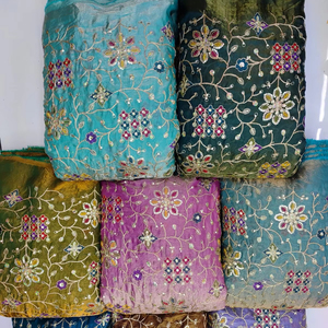 Tissu jacquard floral brodé en georgette coloré, respirant, antistatique et imperméable pour robes de mariée et décoration intérieure (taille moyenne) - Product Image 1