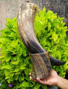 Corne à boire en corne de buffle noire et marron de luxe Verre à vin en corne de boeuf élégant avec support pour le vin et les fonctions de fête - Product Image 2