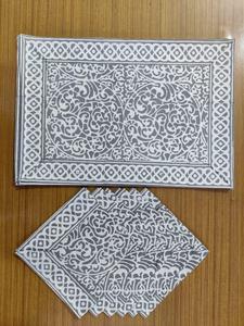 Servilletas de mesa impresas en bloque de algodón 100% hechas a medida en juegos de 4 y 6 ideales para tiendas de hogar en estampado floral amarillo - Product Image 6