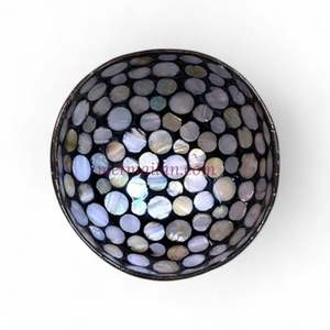 Bol en coque de noix de coco avec incrustation de nacre, motif et finition personnalisés en gros, Vietnam - Product Image 5