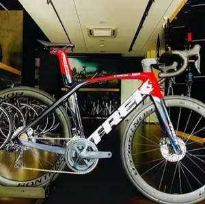 Bicicleta de Carretera Profound 2025 TREKS MADONE SLR 7 DI 2 CARBON - Product Image 1