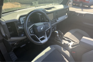 LISTO PARA CONDUCIR - USADO, VOLANTE A LA IZQUIERDA |   CONDUCCIÓN DERECHA |   Ford Bronco 2021 con 14,000 millas, 4 puertas - Product Image 2