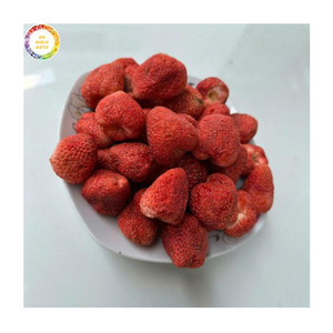Tranches de fraises lyophilisées IQF, haute rétention de saveur, idéales pour les infusions de thé et les mélanges de boissons de spécialité - Product Image 1