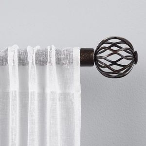 Supports de rideau en métal au design traditionnel avec finition bronze parfaits pour un décor ethnique ou un intérieur culturel - Product Image 1