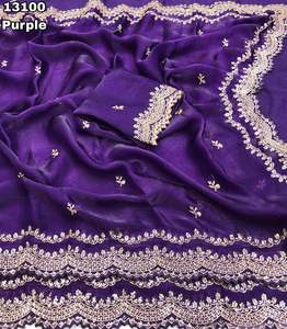 ผ้าซิลค์เนื้อนุ่มสำหรับผู้หญิง พร้อมงานปักดิ้นทองคำและเลื่อม ประดับขอบด้วยลายบัตติส ผลิตในอินเดีย - Product Image 4